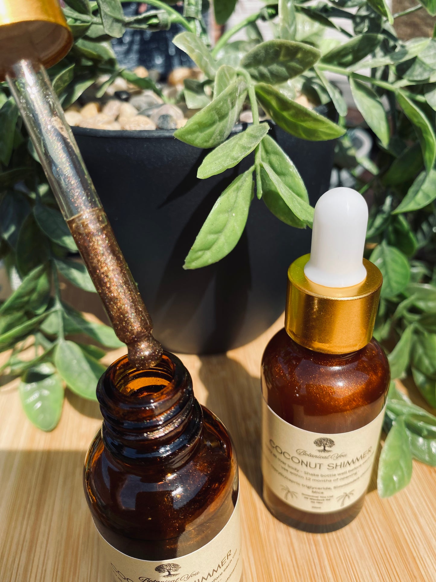 Shimmering body oil